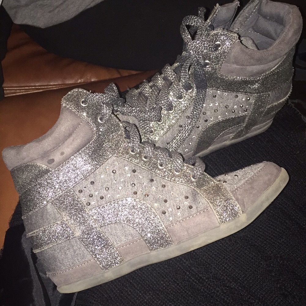 Silver wedges